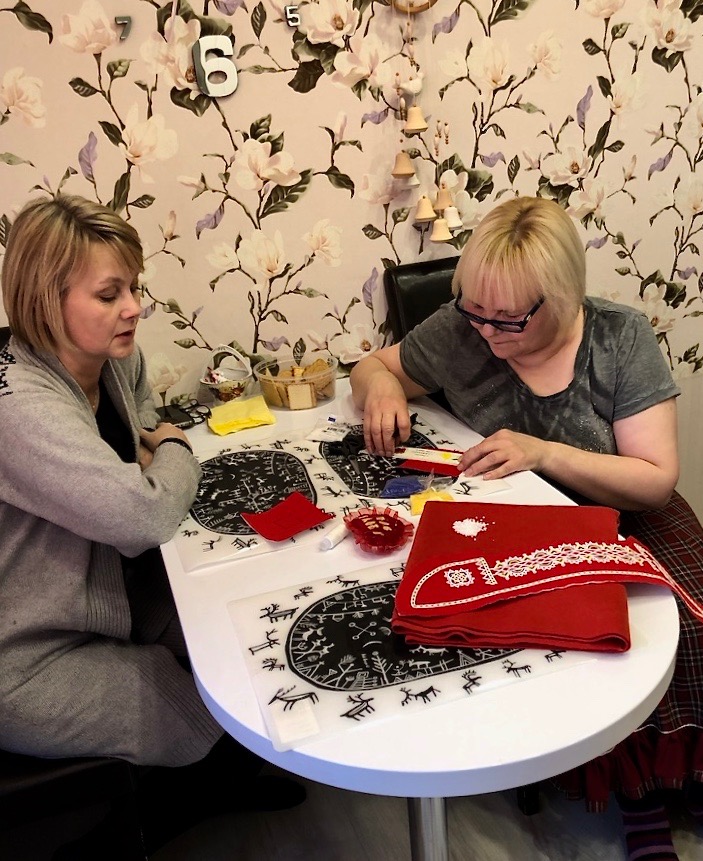 Zoia Galkina viser oss østsamisk perlebroderi