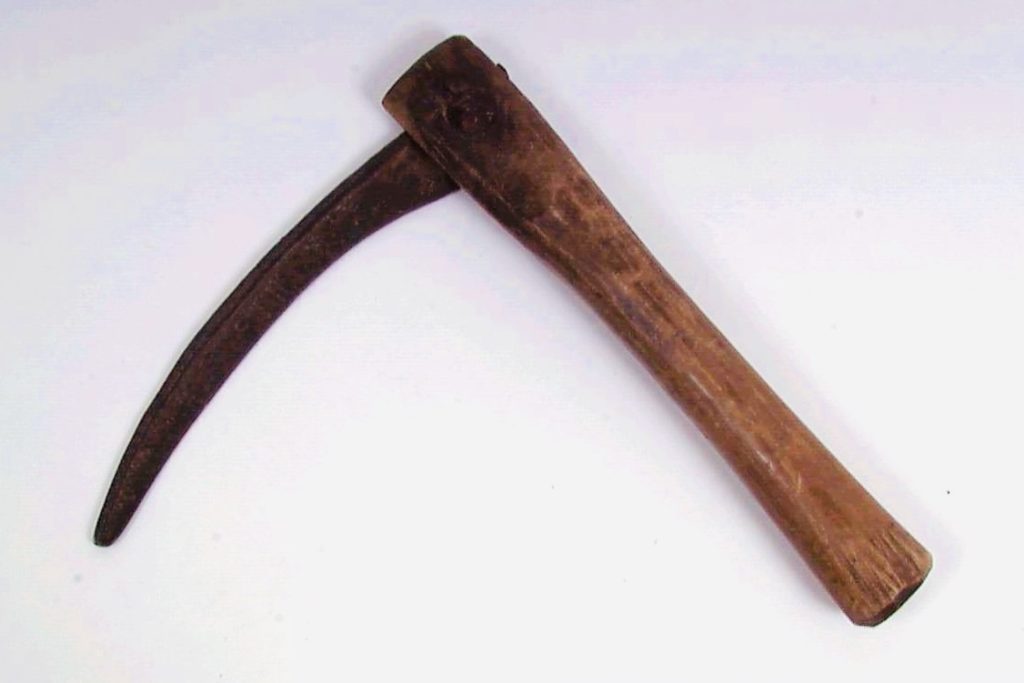 Sirpe / sigd. Foto: Norsk Folkemuseum.